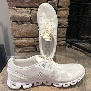 Cloud 5 white size 9 shoes